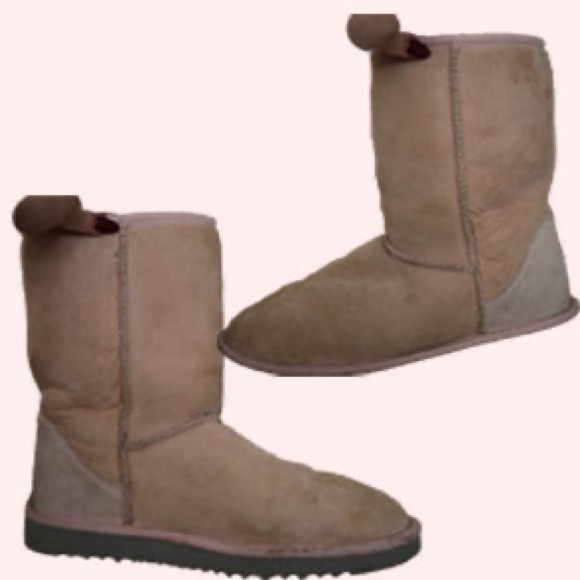 Women’s Uggs Classic Short II - Picture 7 of 8